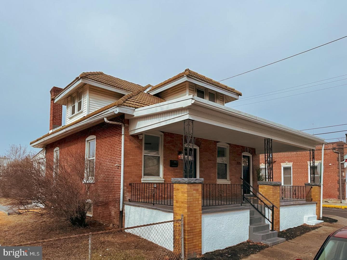 335 E Vine Street photo 2