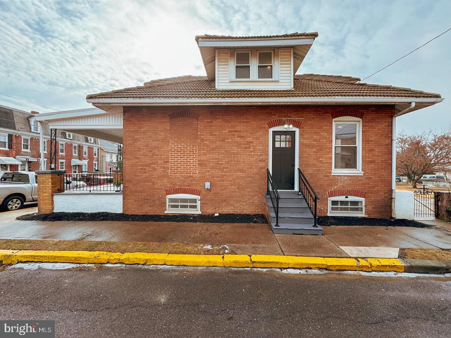 335 E Vine Street photo 29