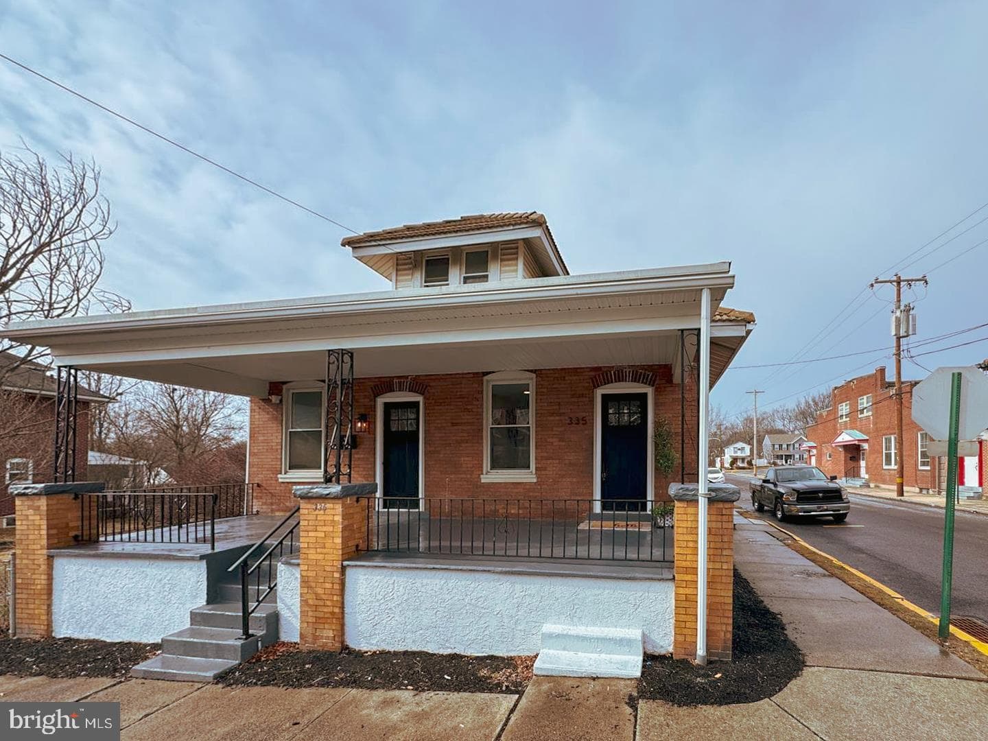 335 E Vine Street photo 3