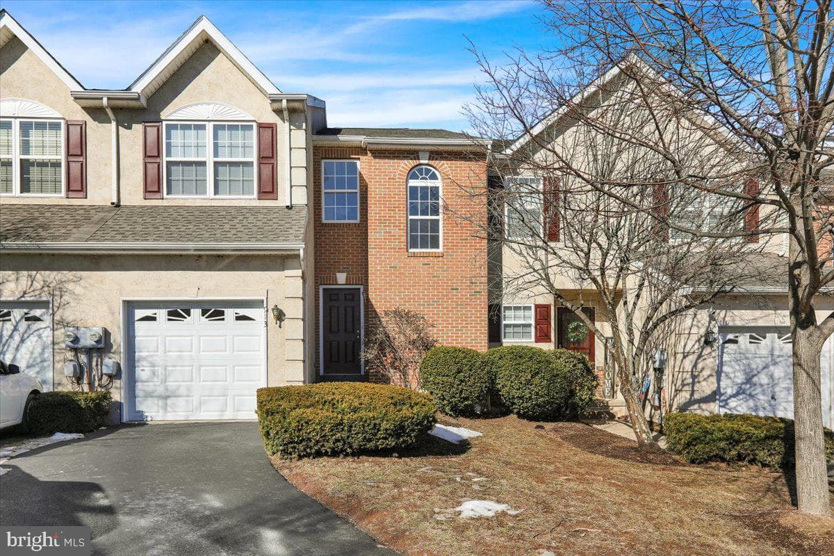 913 Carrington Drive photo 1