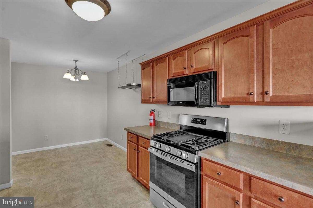 913 Carrington Drive photo 12
