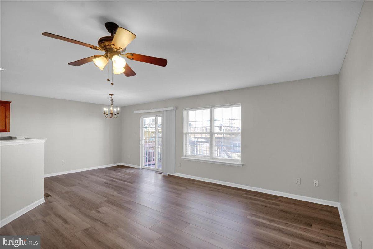 913 Carrington Drive photo 3