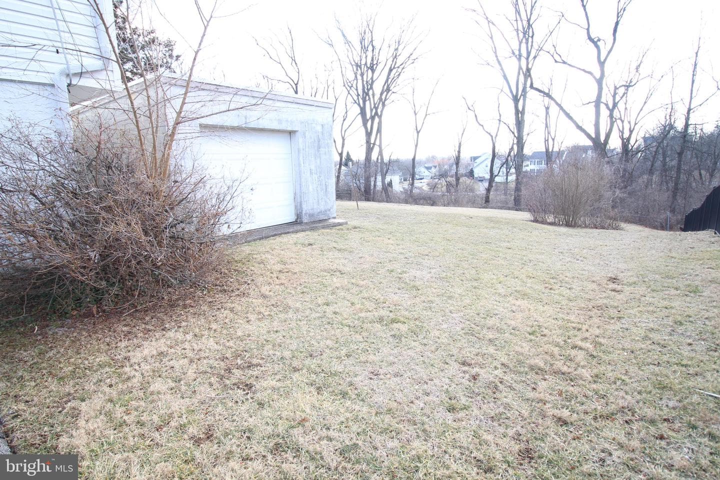 2820 Village Green Lane photo 4