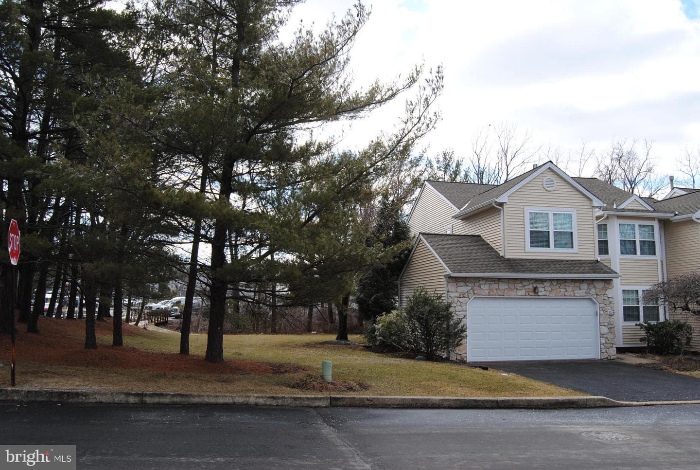 700 Locust Lane photo 3