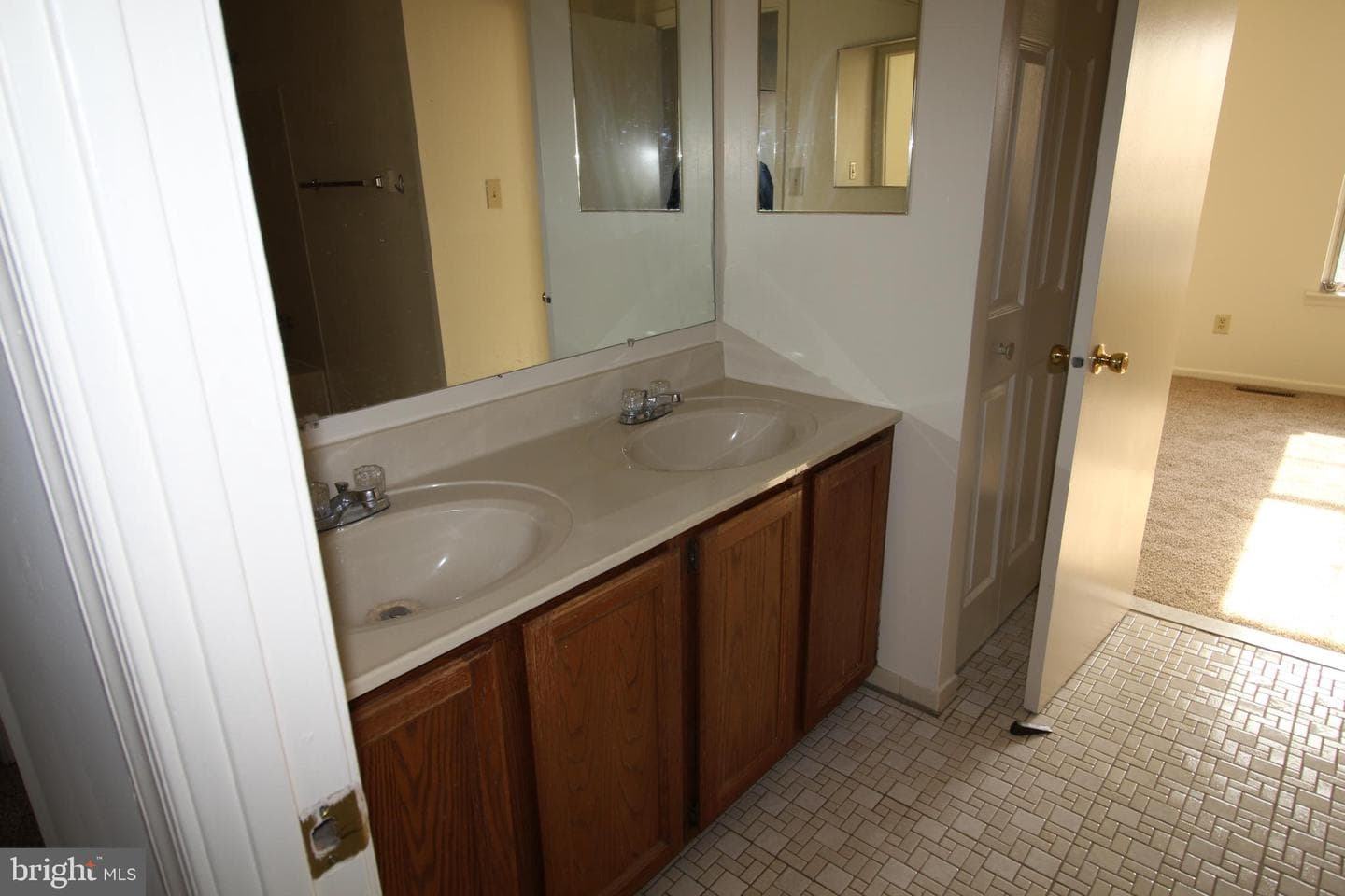 2403 Hillendale photo 15
