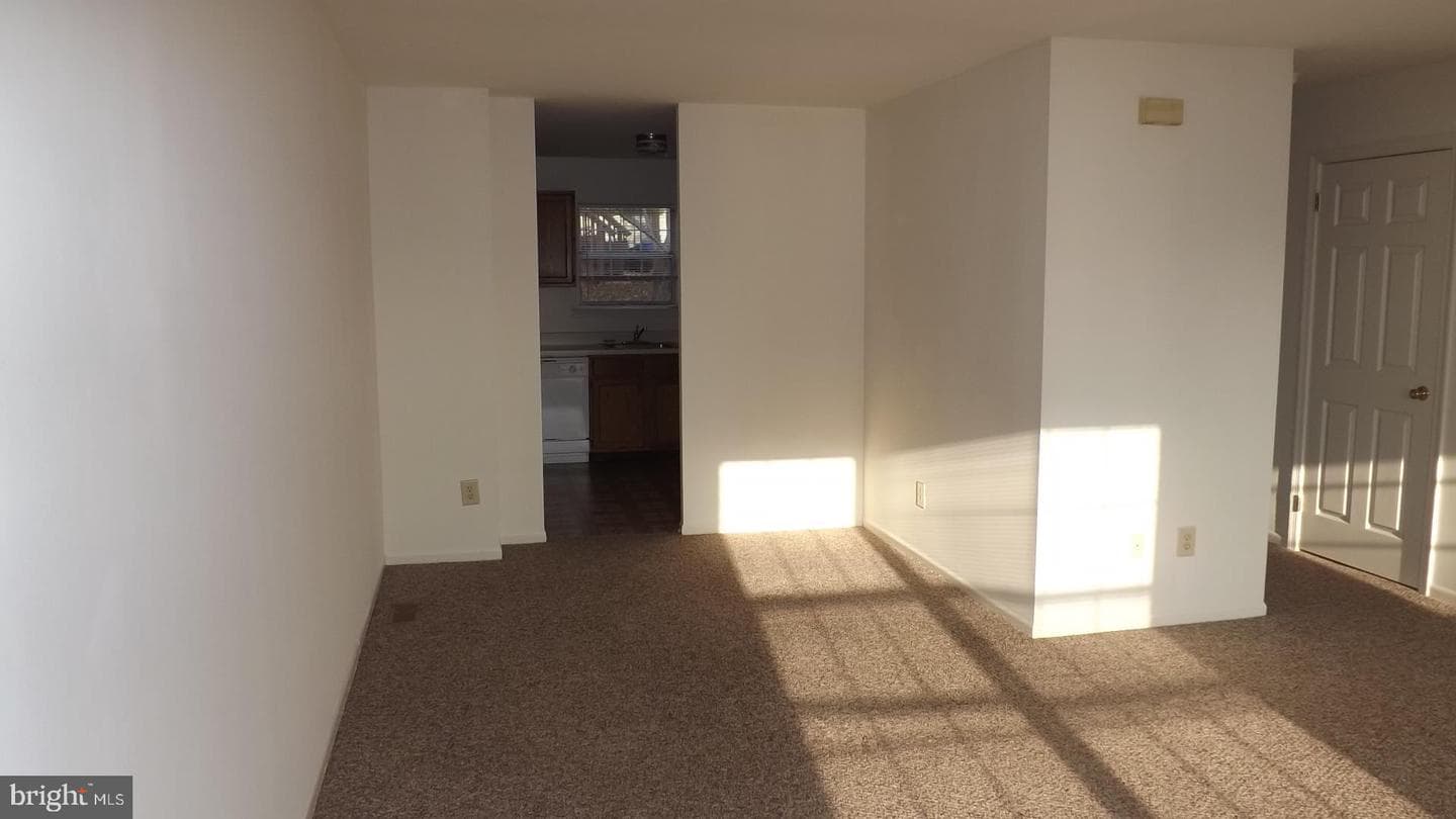 2403 Hillendale photo 2