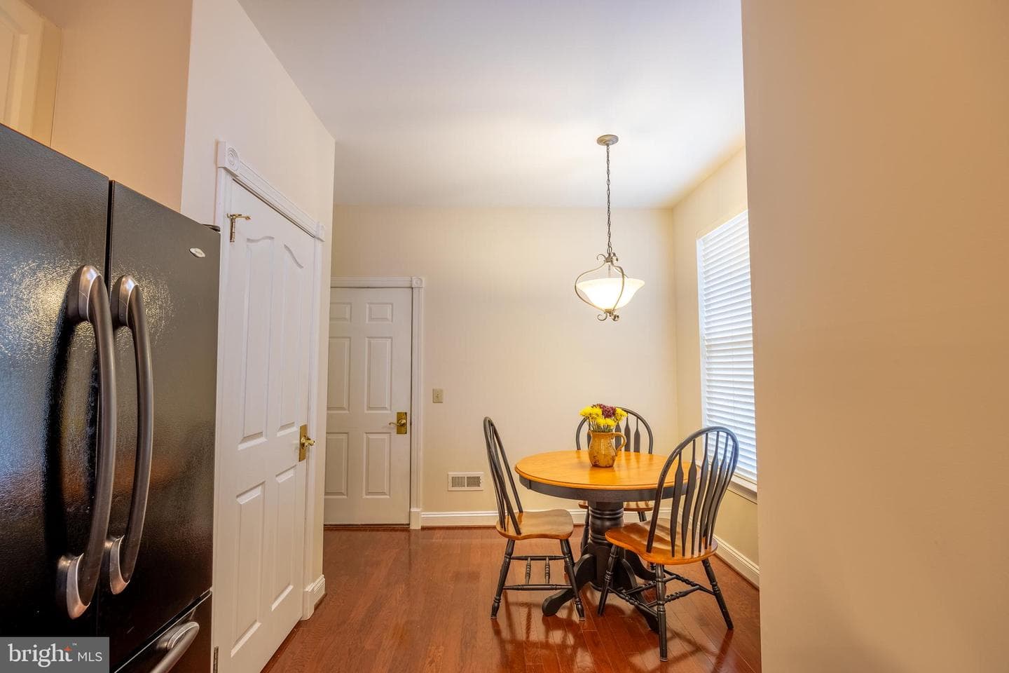 8 Newbury Way photo 14