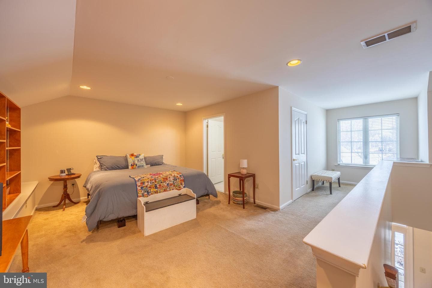 8 Newbury Way photo 22