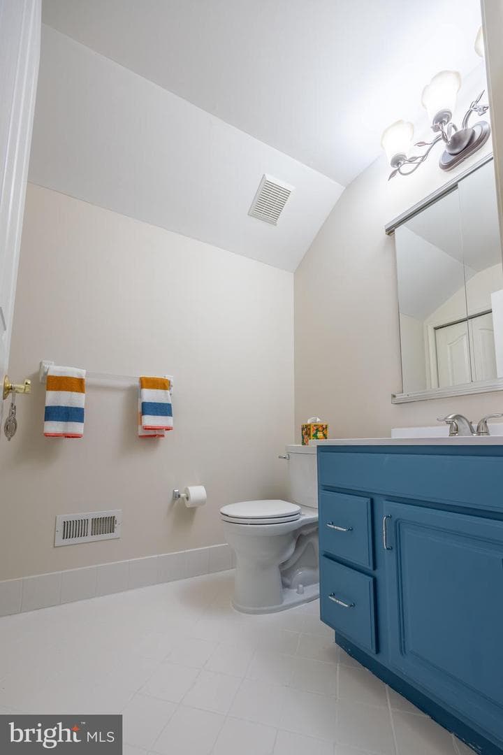 8 Newbury Way photo 23