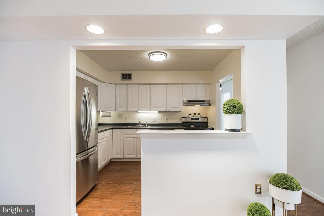 10807 Valley Forge Circle #807 photo 4