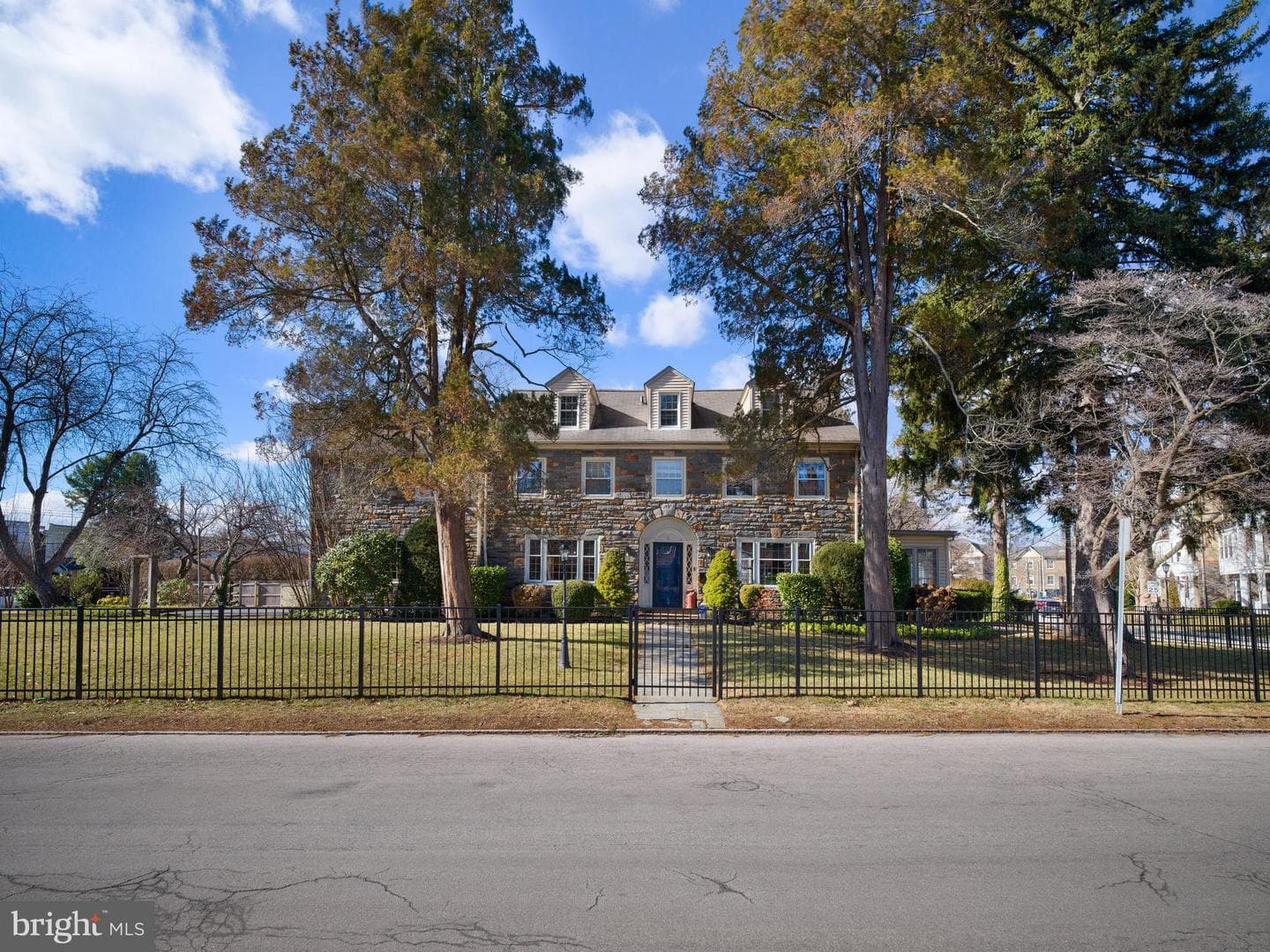 151 Pennsylvania Avenue photo 3