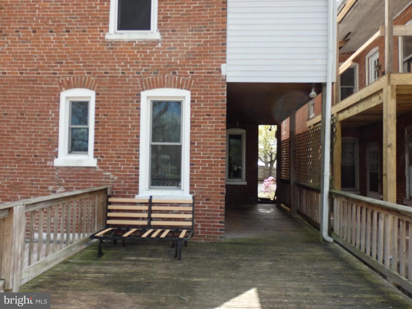 517 W 5th Street photo 4
