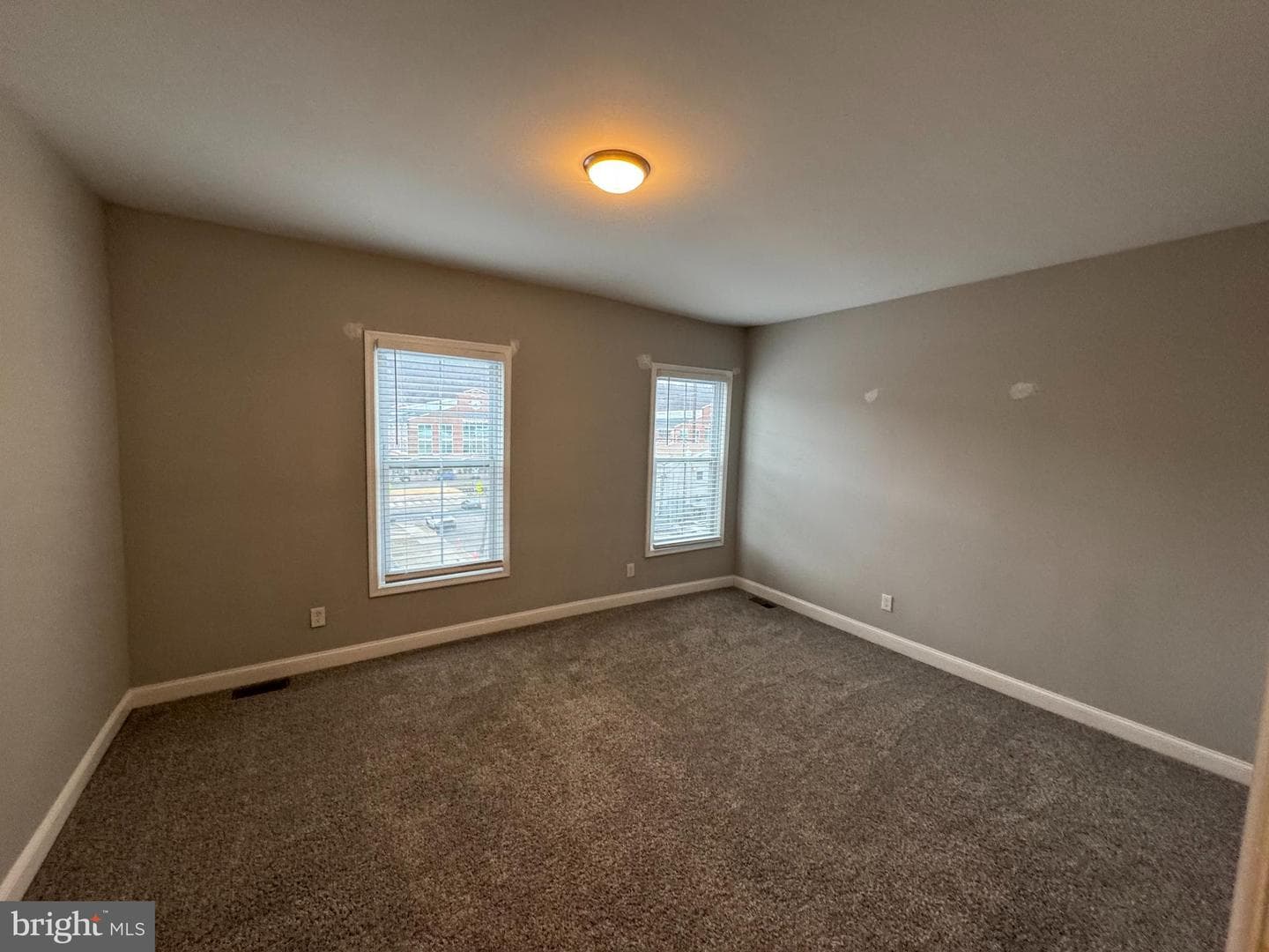 302 E Elm Street photo 9