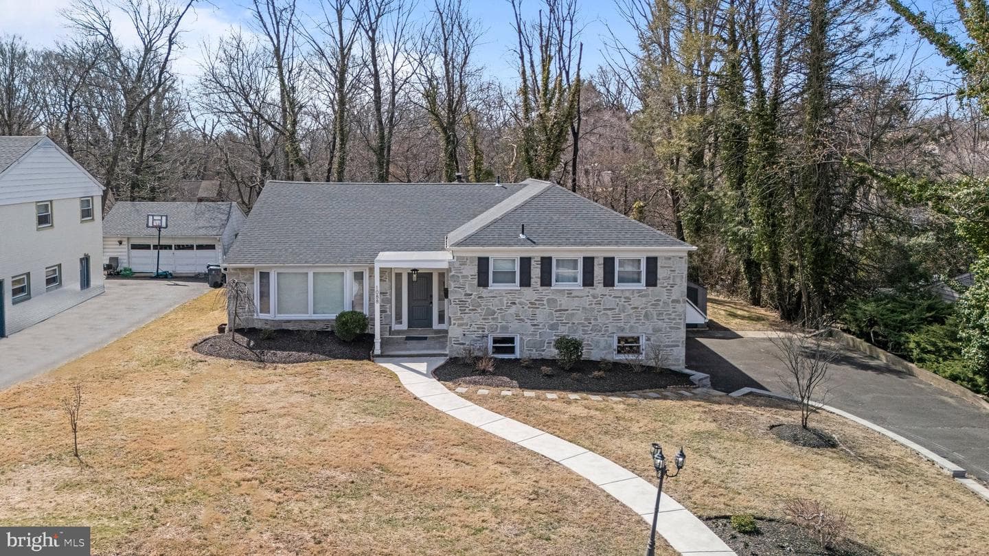 1088 Sparrow Road photo 1