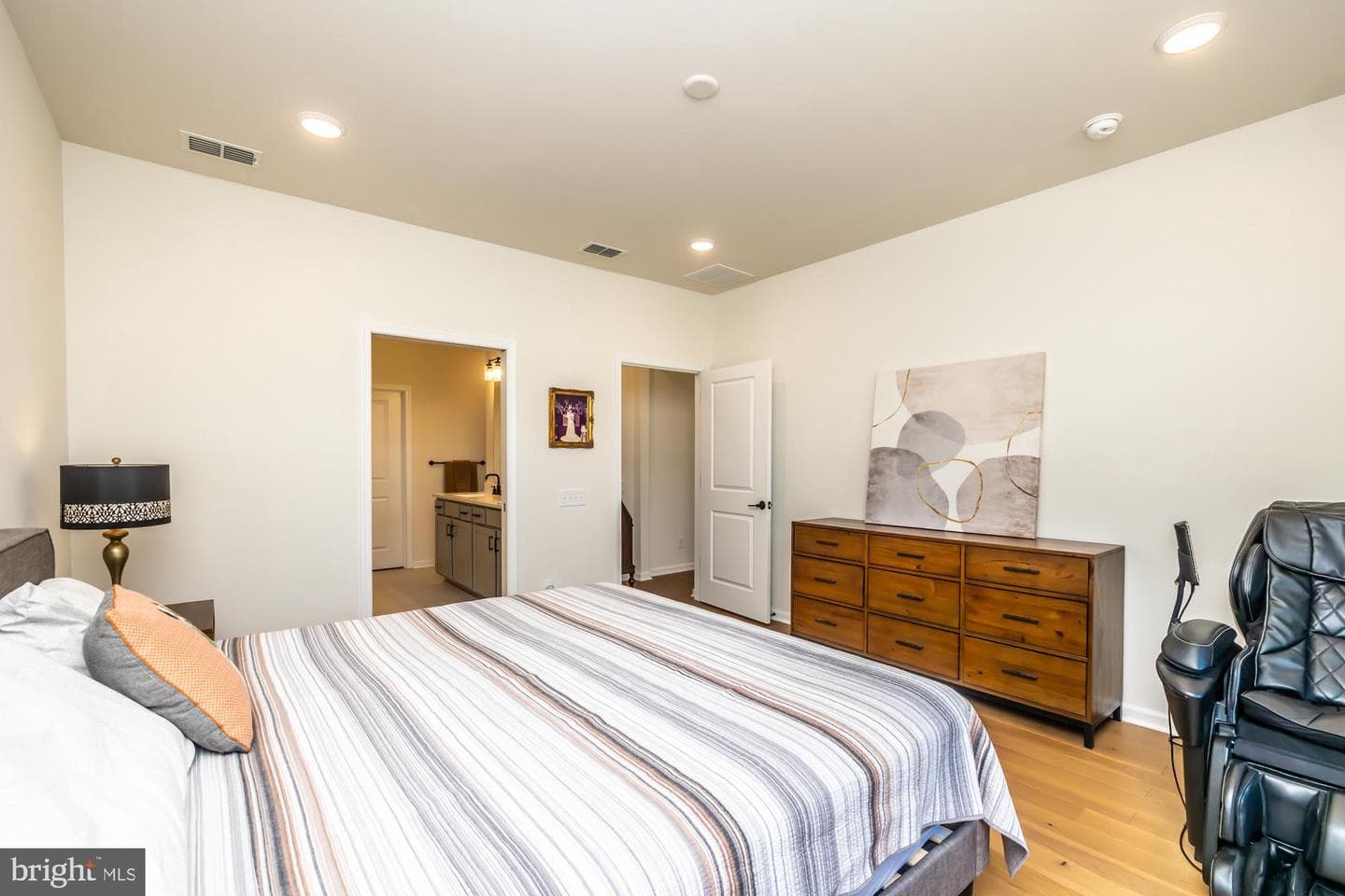 1058 Hill Street photo 19