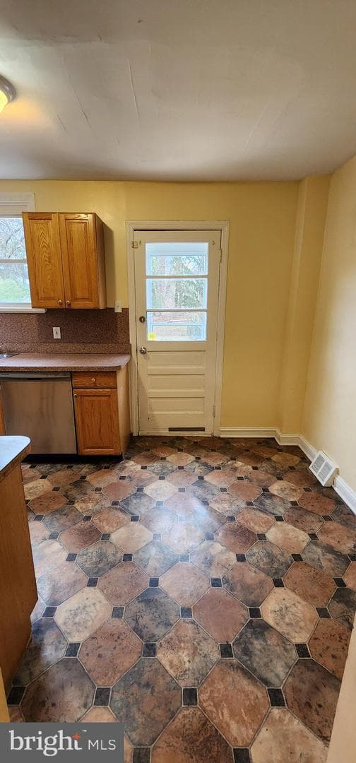 1125 Colonial Avenue photo 10