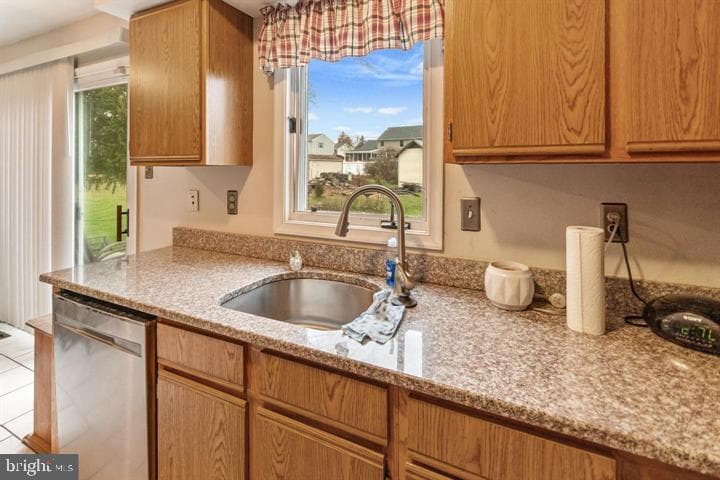 136 Hedgerow Drive photo 6