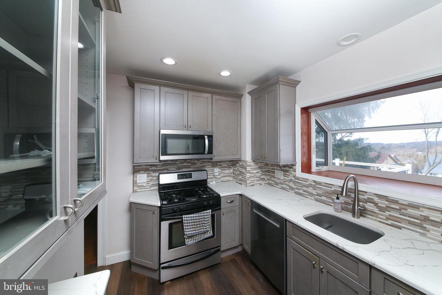 1164 Grovania Avenue photo 7