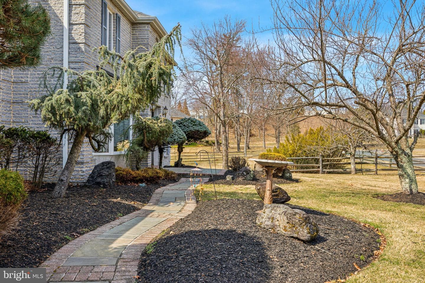 640 Chatham Lane photo 34