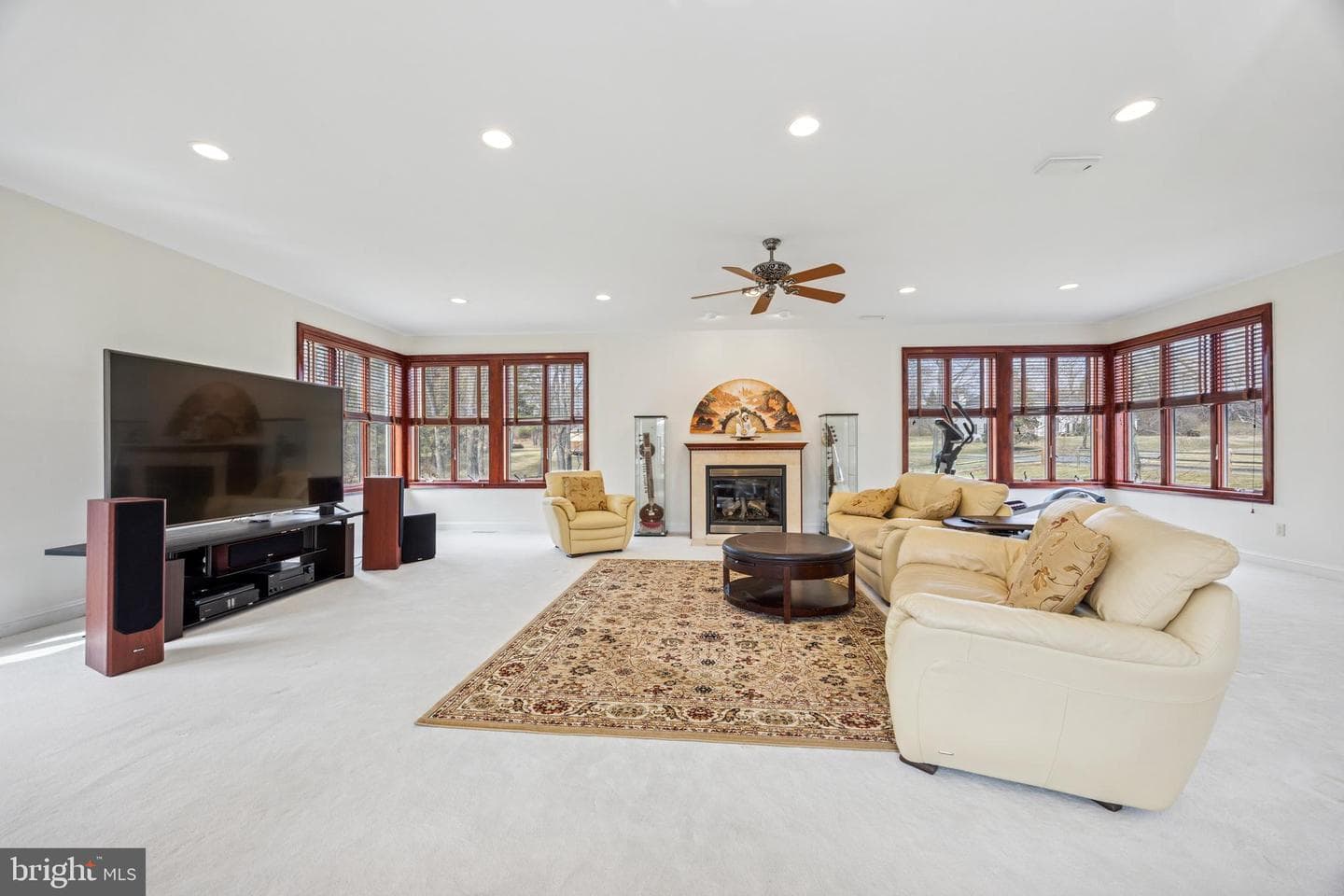 640 Chatham Lane photo 4