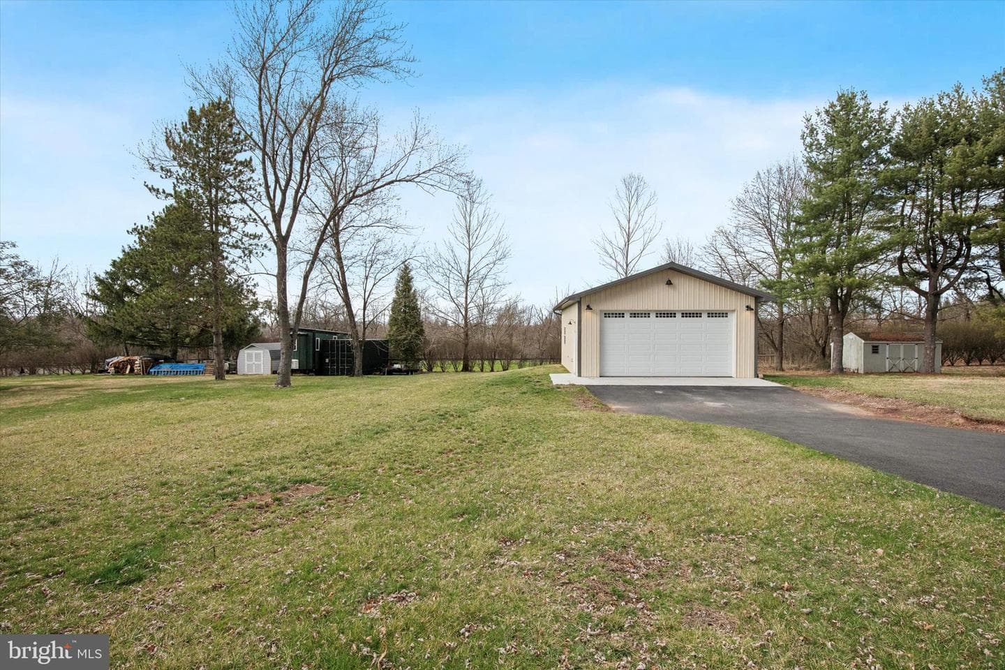 323 Bow Lane photo 34