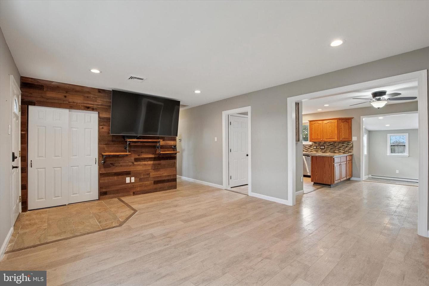 323 Bow Lane photo 8
