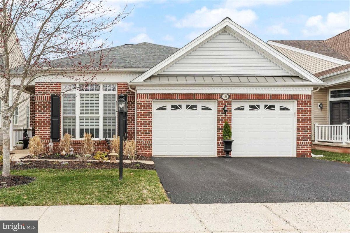 456 Peters Way photo 1