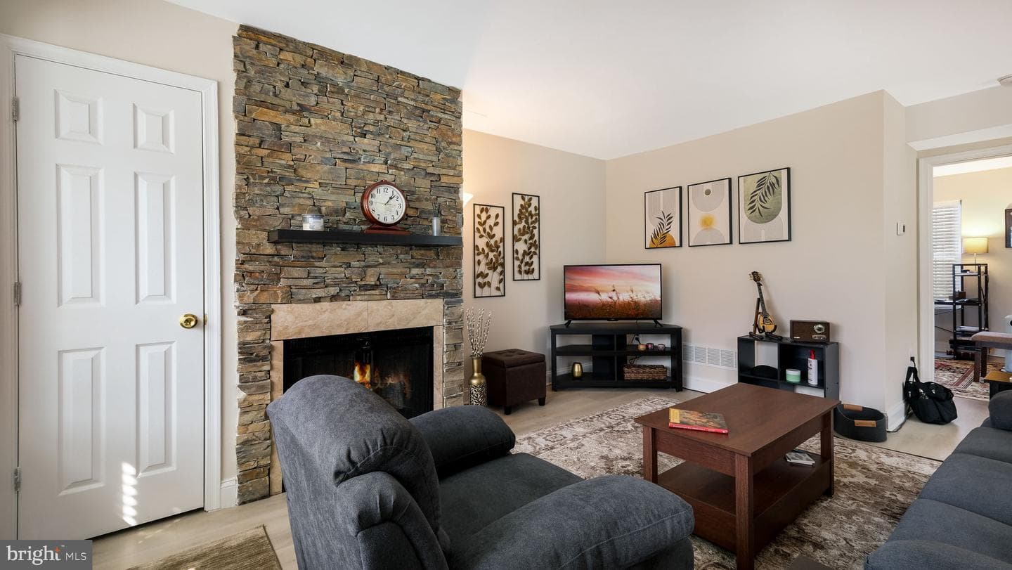 1107 Black Haw Lane photo 4