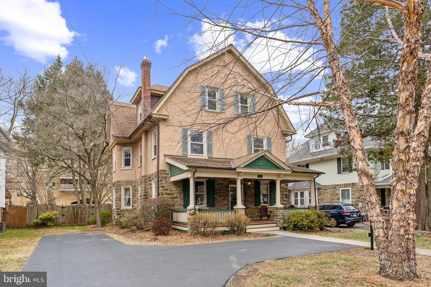 125 Township Line Road photo 1