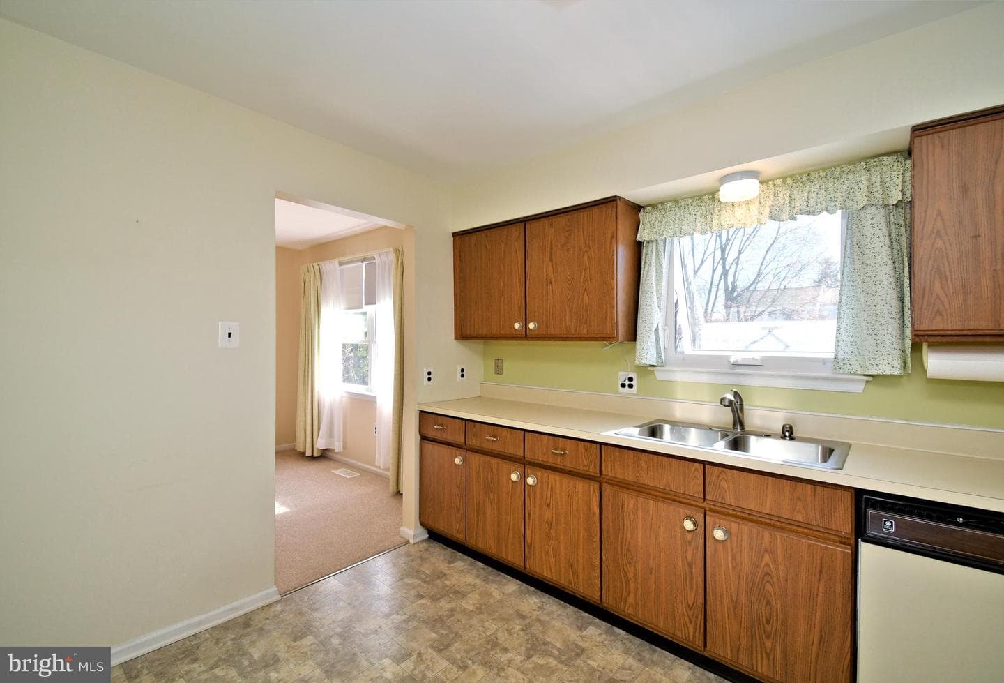 1369 Fairgrounds Road photo 12