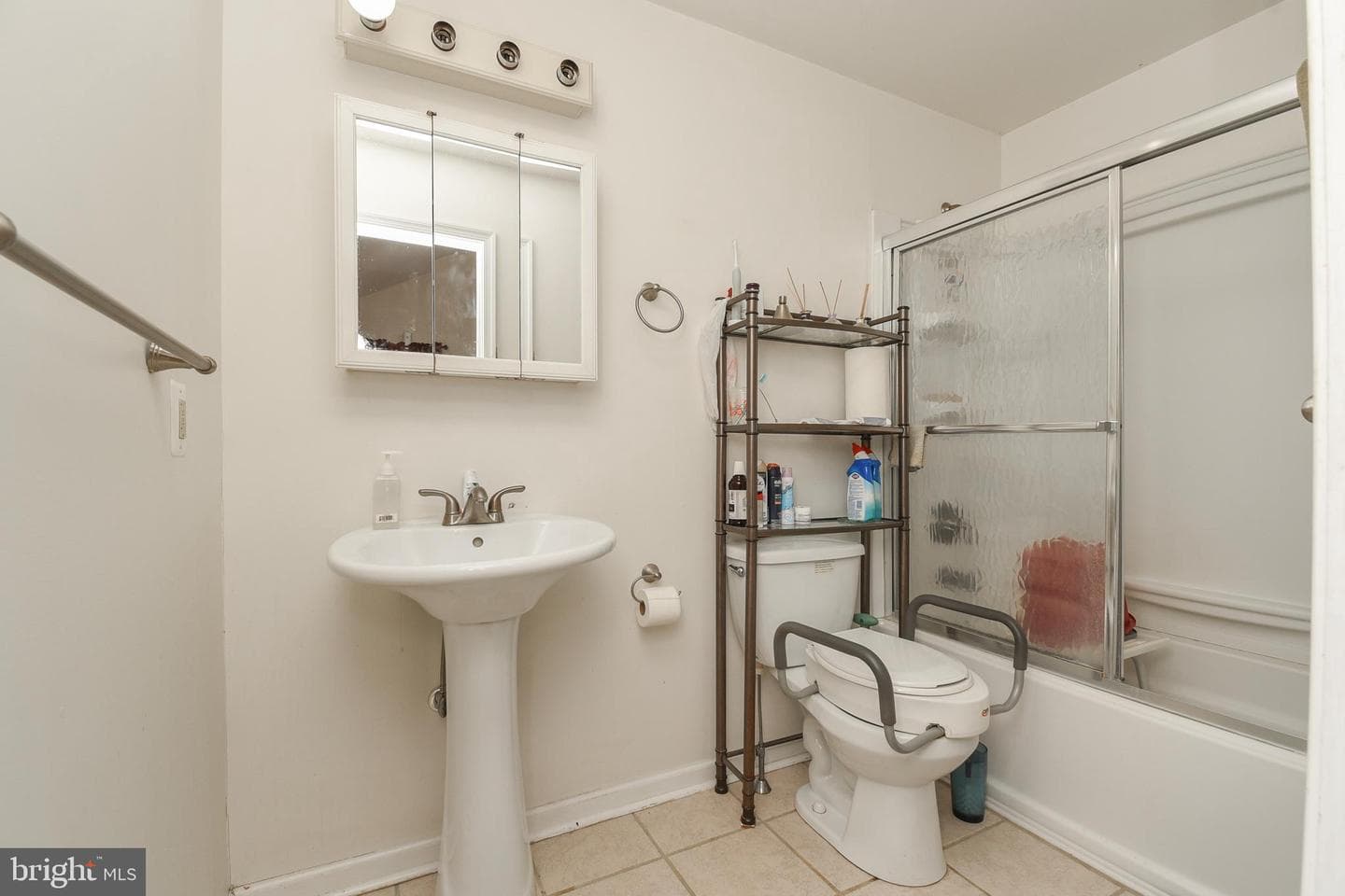 87 Chestnut Lane photo 17