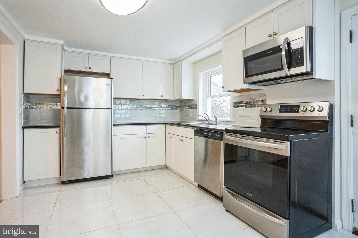 383 Spruce Street photo 4