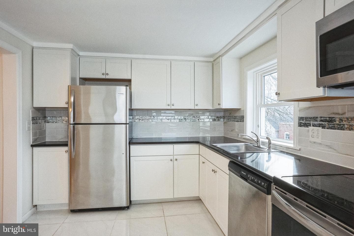 383 Spruce Street photo 5