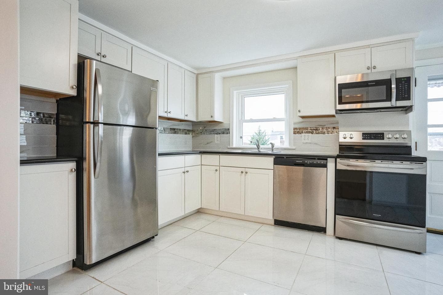 383 Spruce Street photo 6