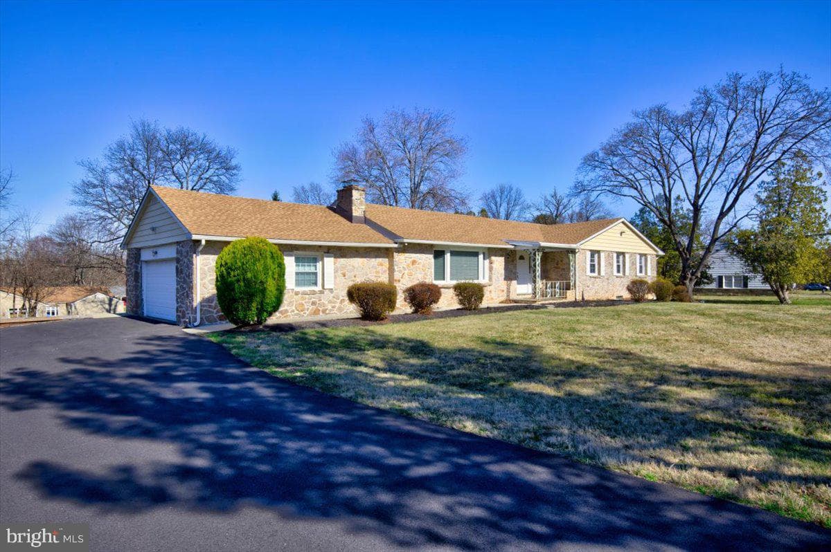 3015 Hemlock Drive photo 3