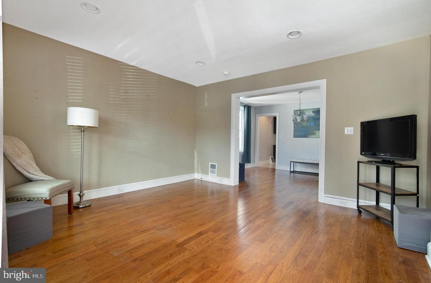 530 E Hector Street photo 4