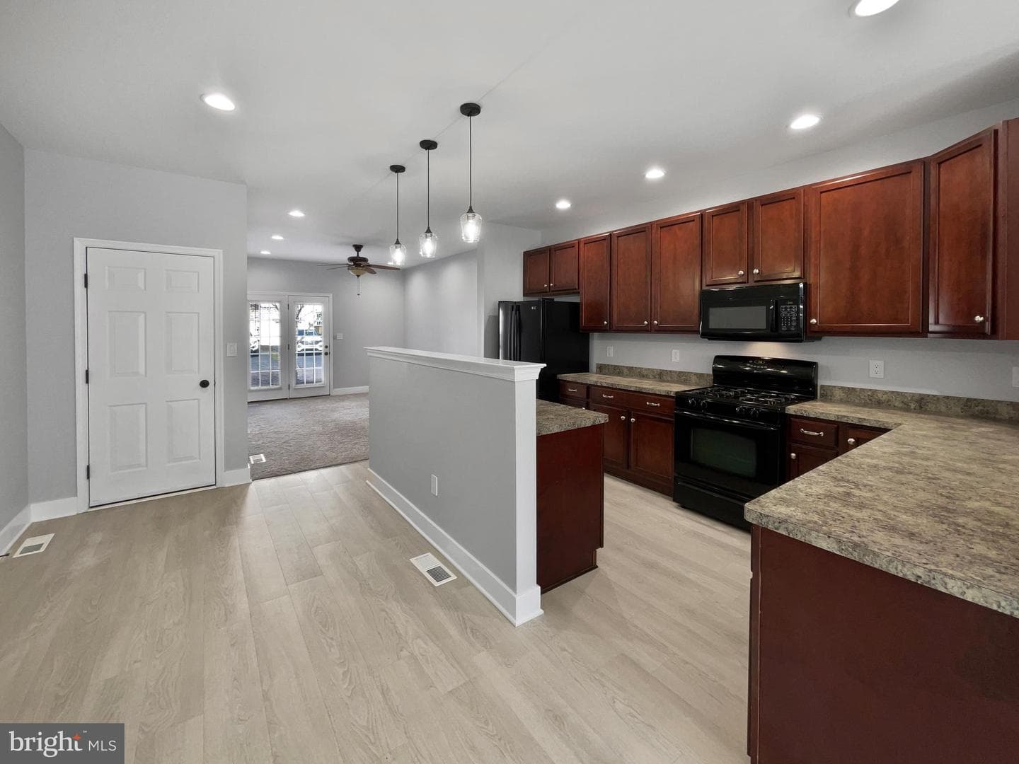 1089 Rosemont Terrace photo 13