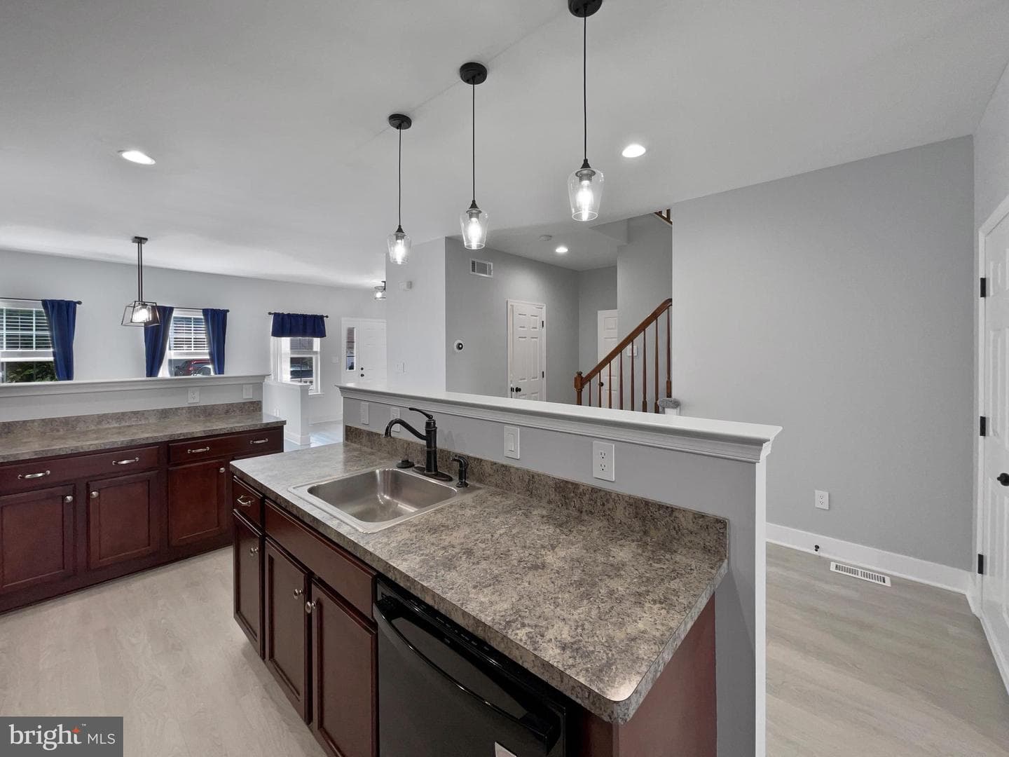 1089 Rosemont Terrace photo 18