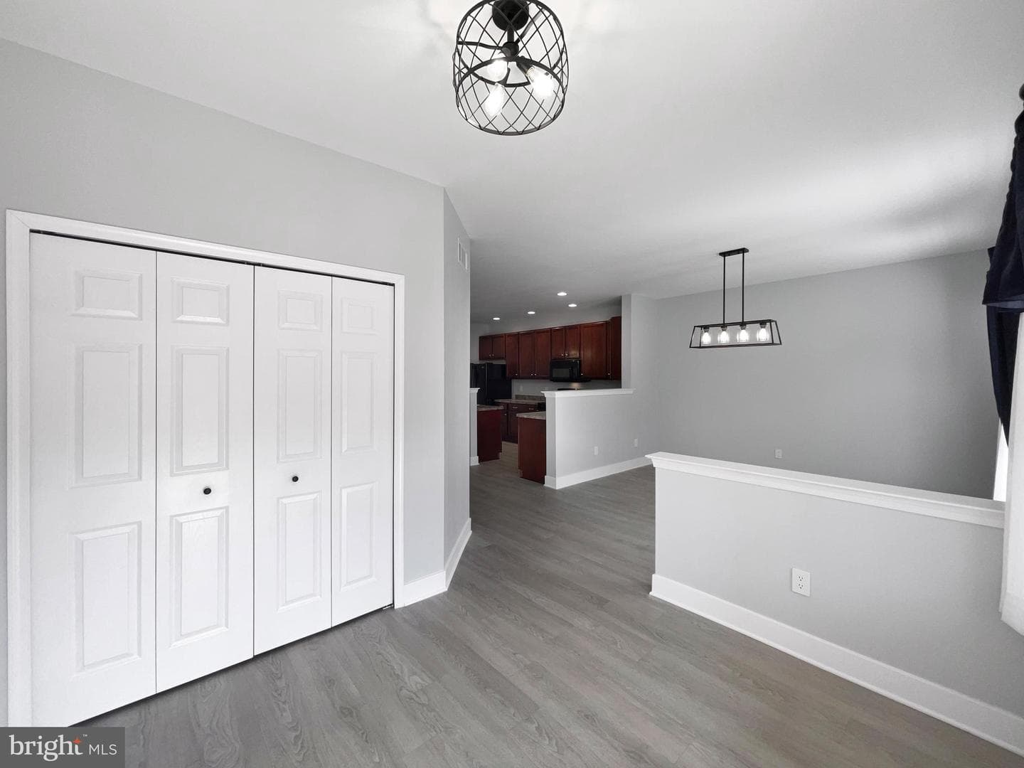 1089 Rosemont Terrace photo 3