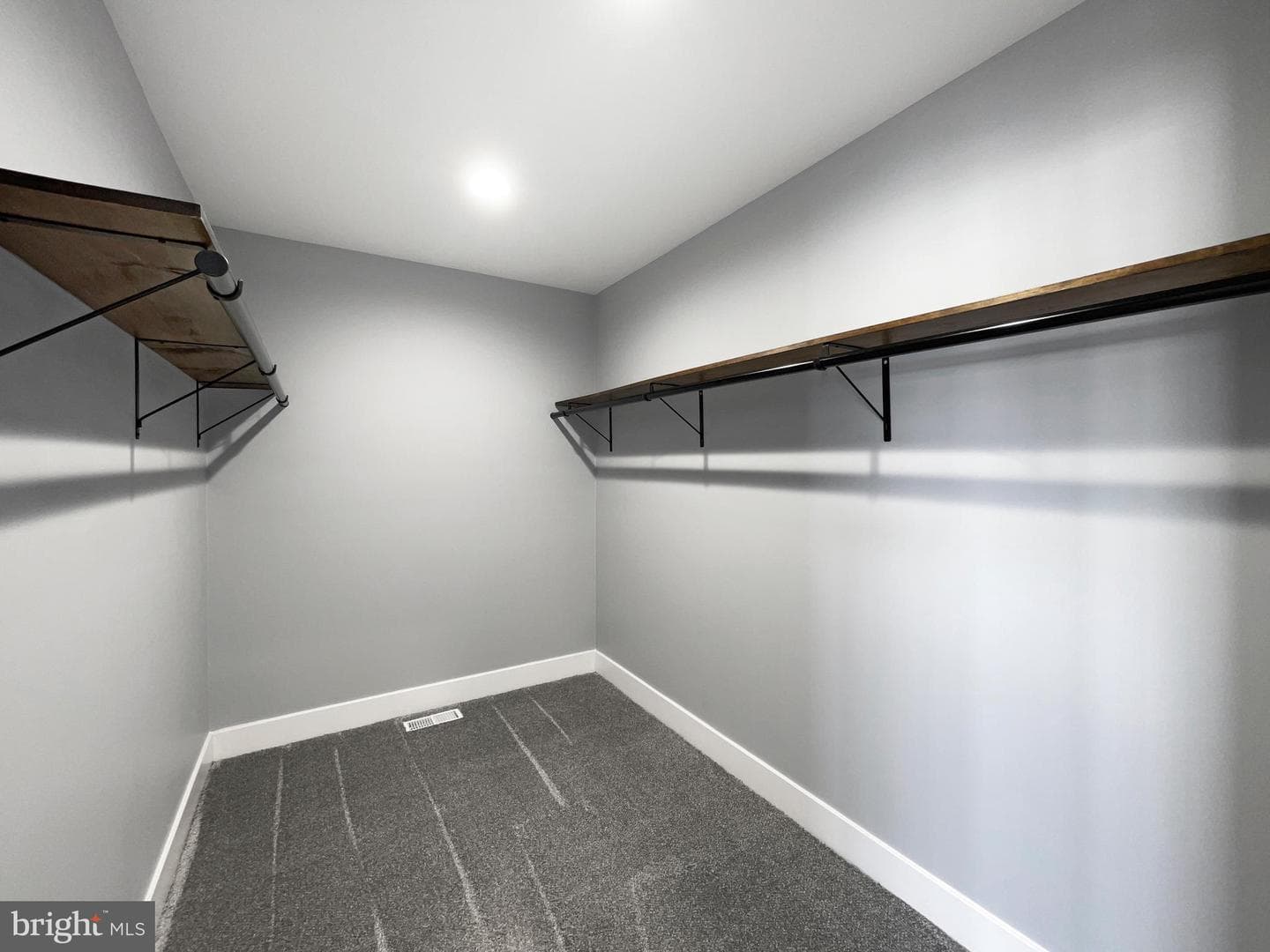 1089 Rosemont Terrace photo 38