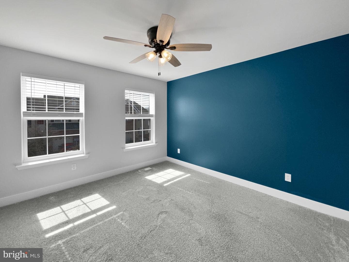 1089 Rosemont Terrace photo 40