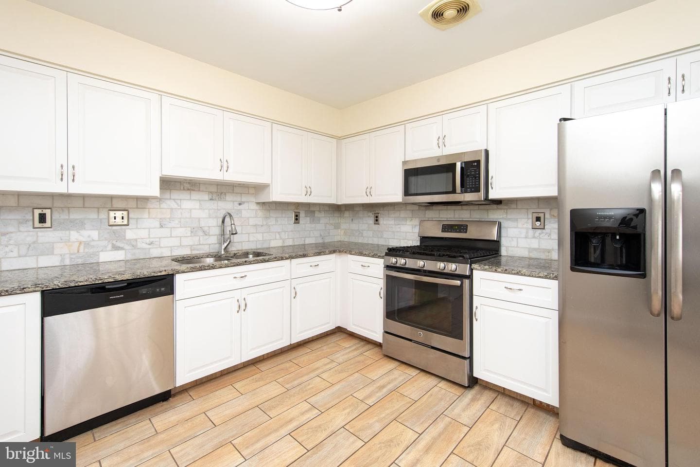 611 Hamilton Street photo 11
