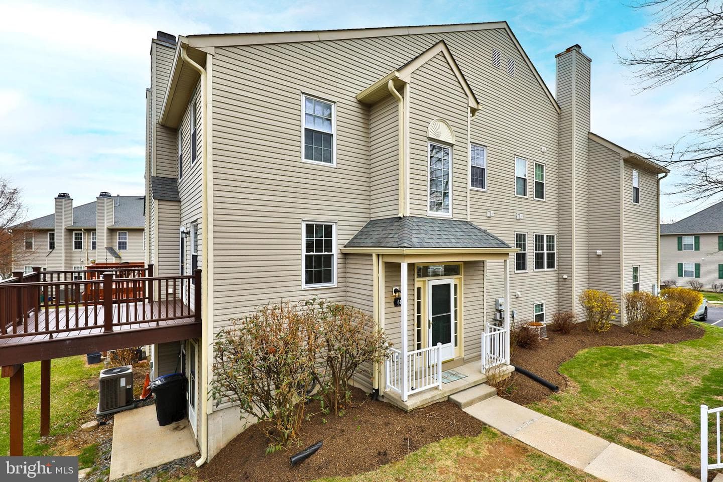 611 Hamilton Street photo 2