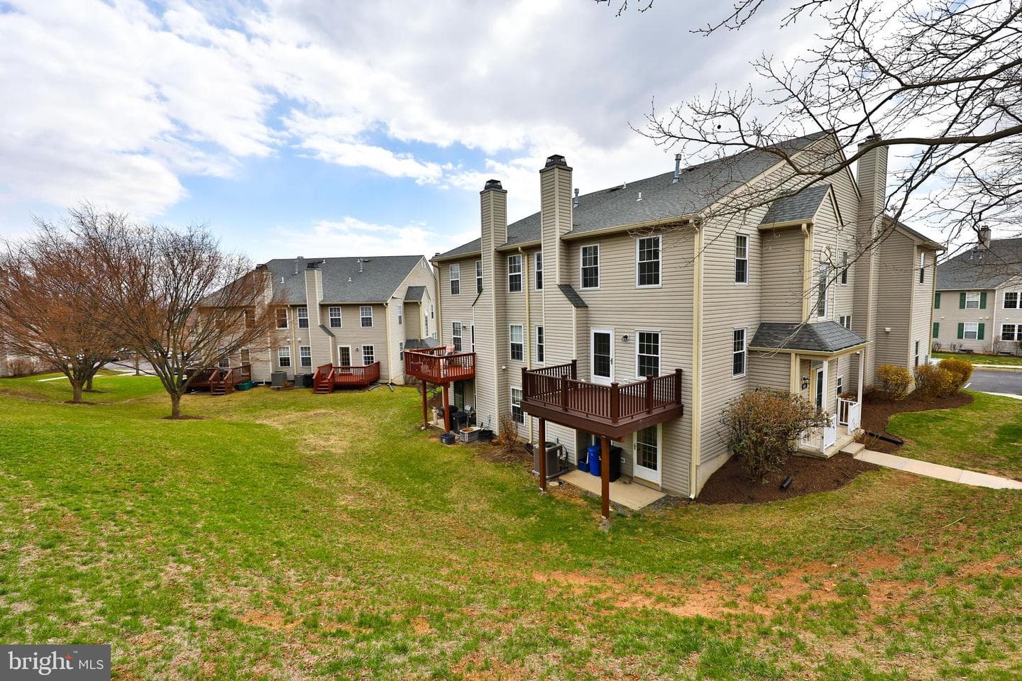 611 Hamilton Street photo 3