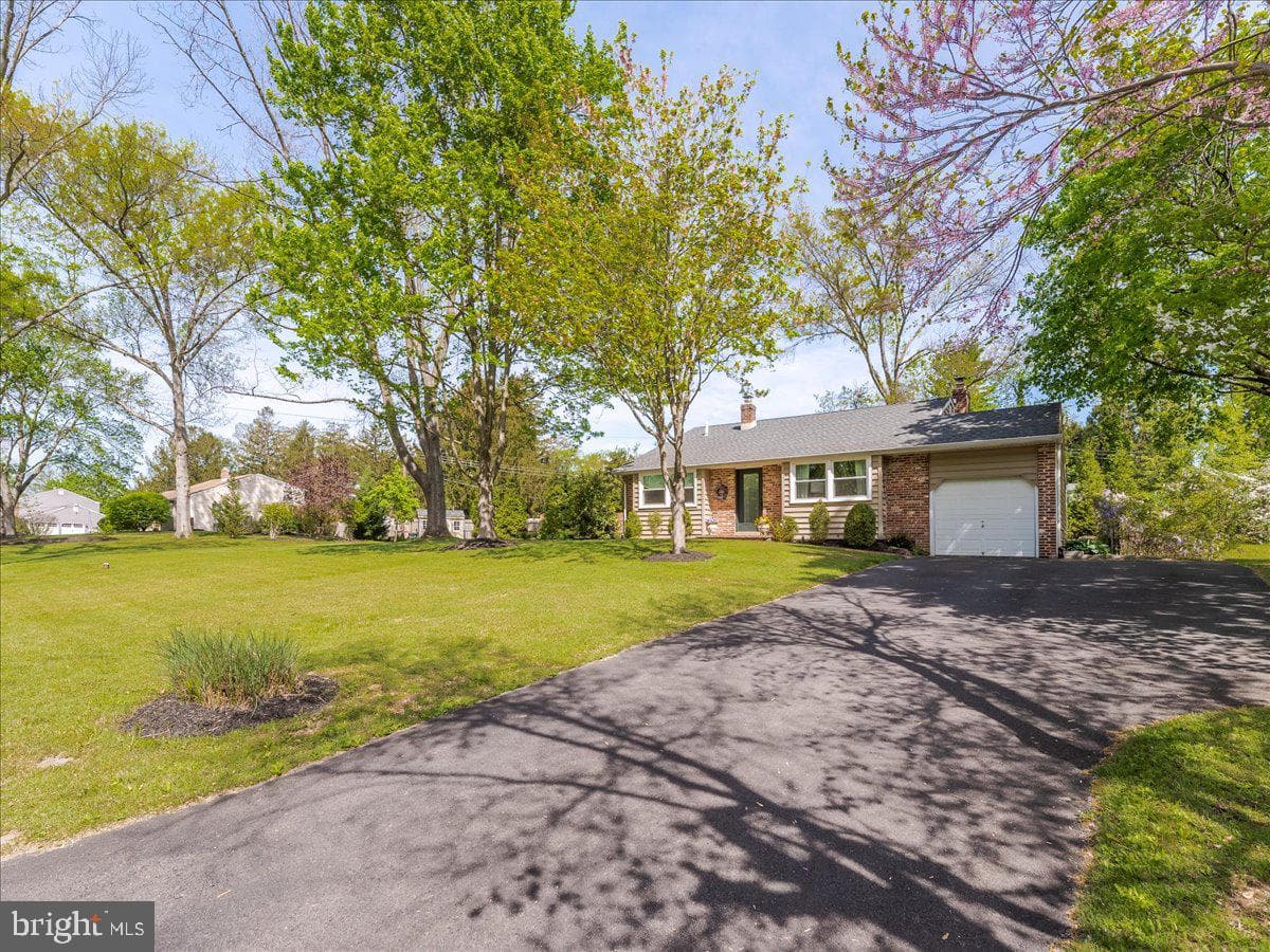 2737 Lantern Lane photo 4
