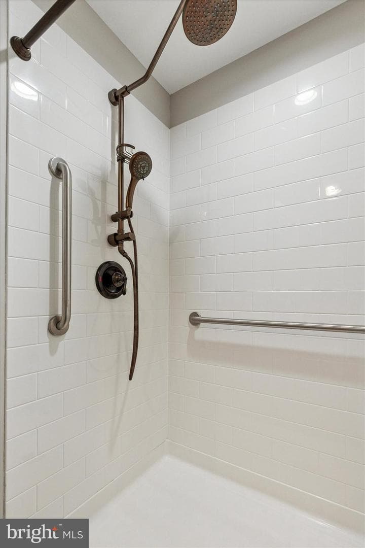 326 Maple Avenue photo 9