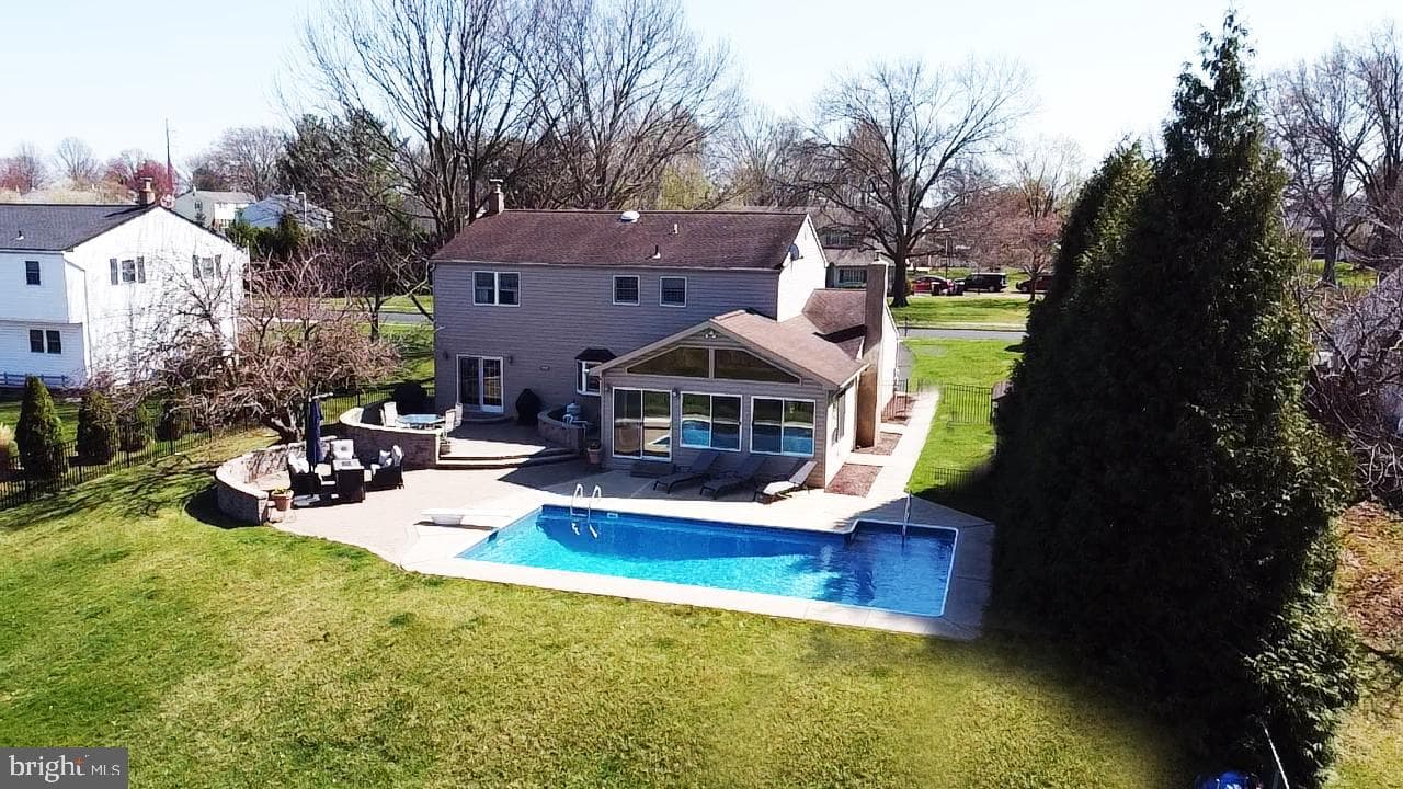 1954 Lafayette Road photo 5