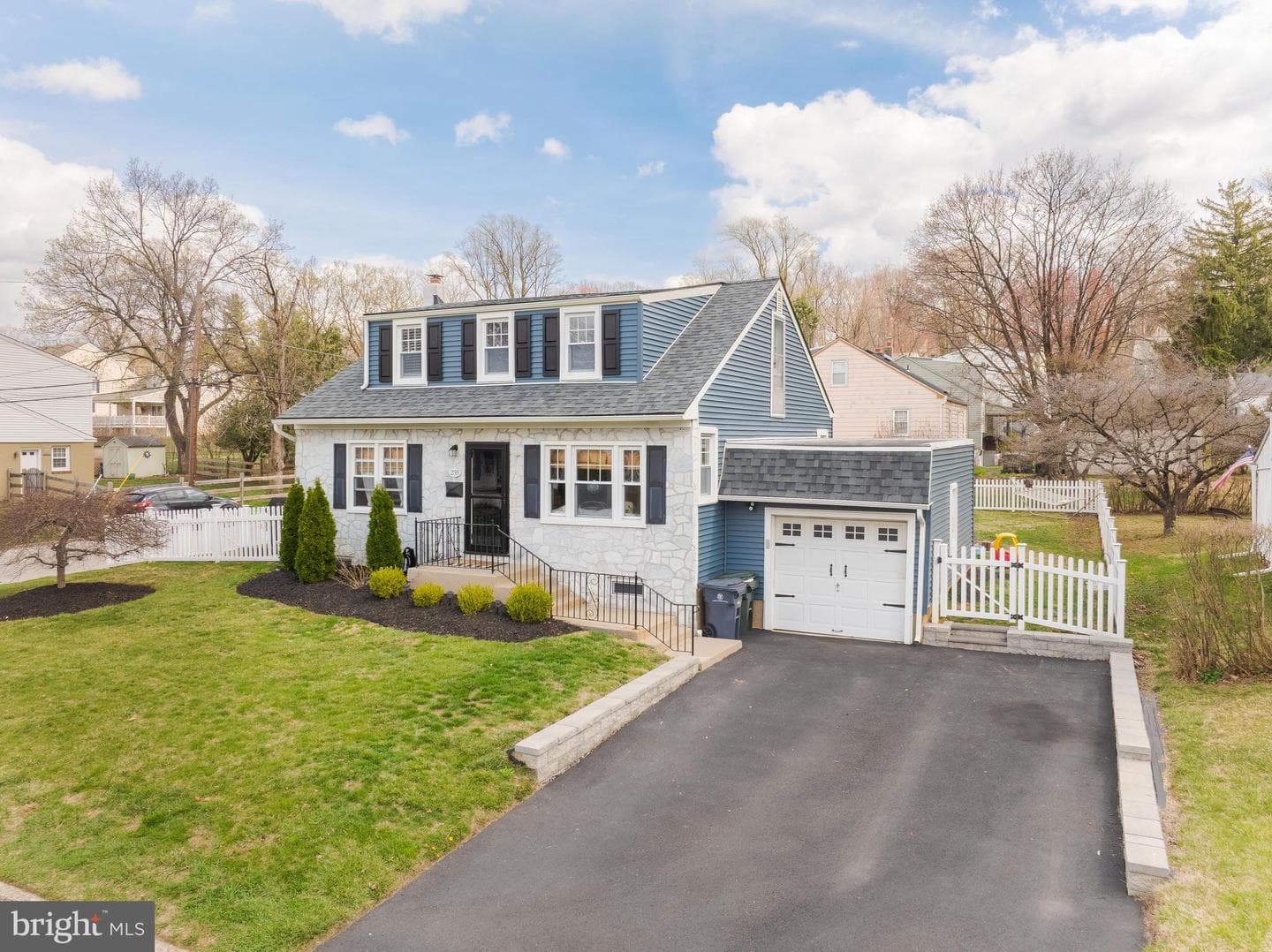 239 Hamel Avenue photo 2
