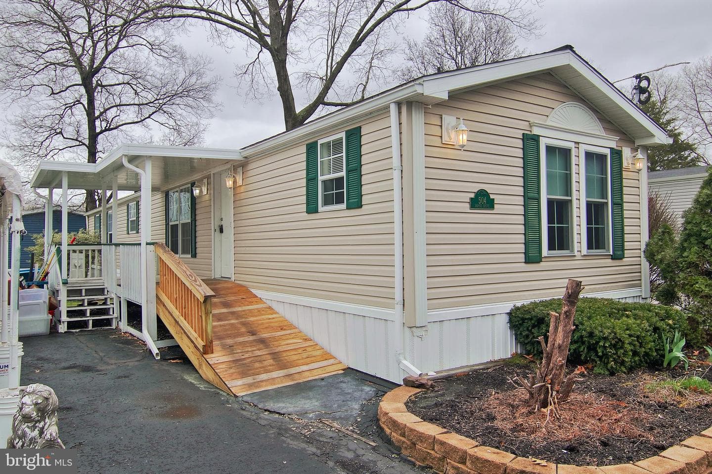 504 Maple Drive photo 1