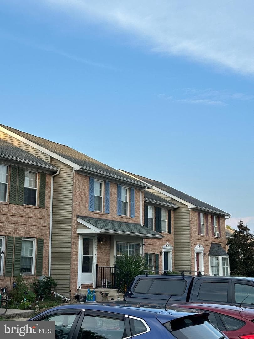 328 Lexington Road photo 2
